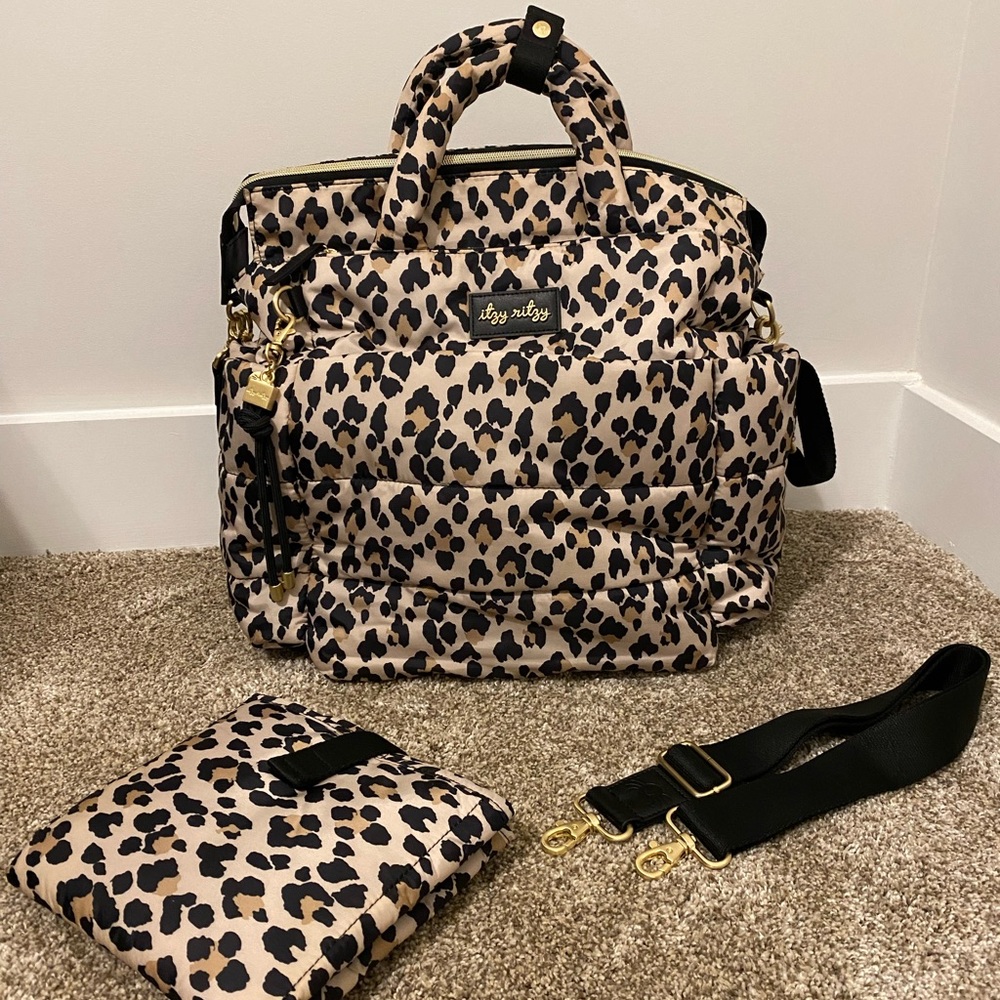 Itzy Ritzy Convertible Diaper Bag in Leopard